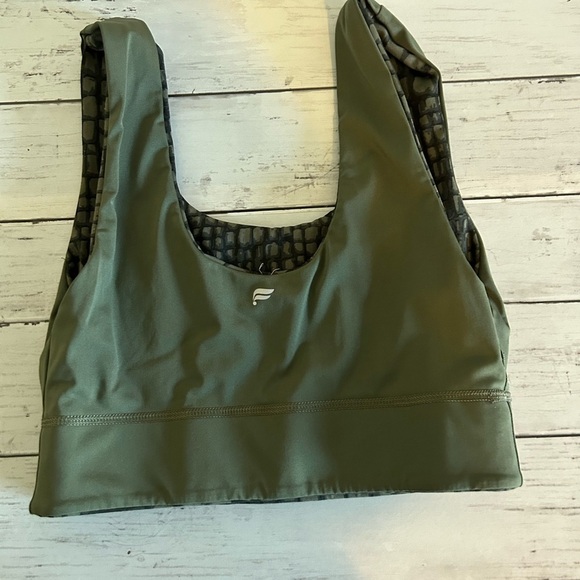 Fabletics Sports Bra Women's Medium Green
Reversible Animal Print Solid - Picture 2 of 6